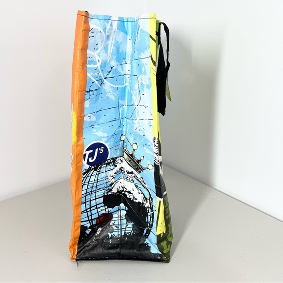 NWT Trader Joe's Brooklyn Bridge Reusable Grocery Bag 6 Gallon - Picture 3 of 6